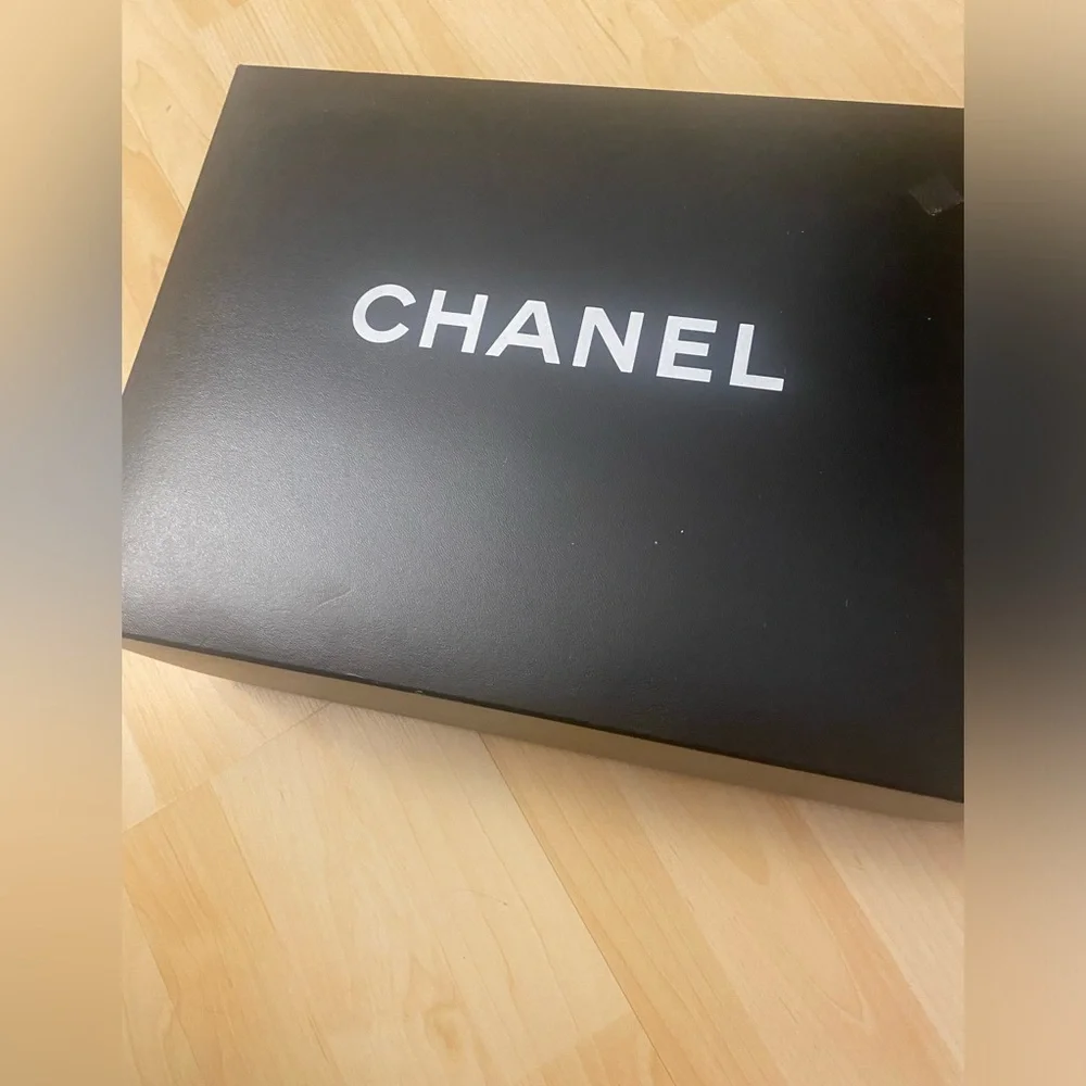 CHANEL Dark Green Quilted Shoulder Bag